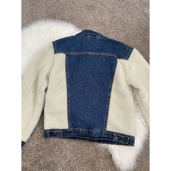 Levi’s Ex-Boyfriend Shearling Sherpa Trucker Jacket - Picture 6 of 7